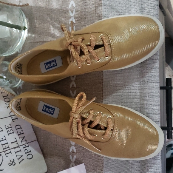 NWOT Keds gold shoes - Picture 2 of 7